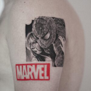 קעקוע ריאליסטי של ספיידרמן