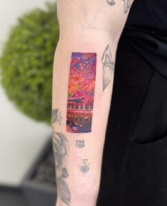 קעקוע צבעוני שבוצע במסגרת קורס מקעקעים באקדמיית מאמא אינק