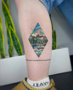 קעקוע צבעוני שבוצע במסגרת קורס מקעקעים באקדמיית מאמא אינק