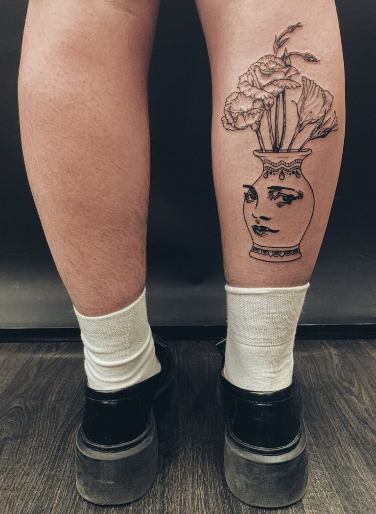 כד ופרחים בסגנון אישי