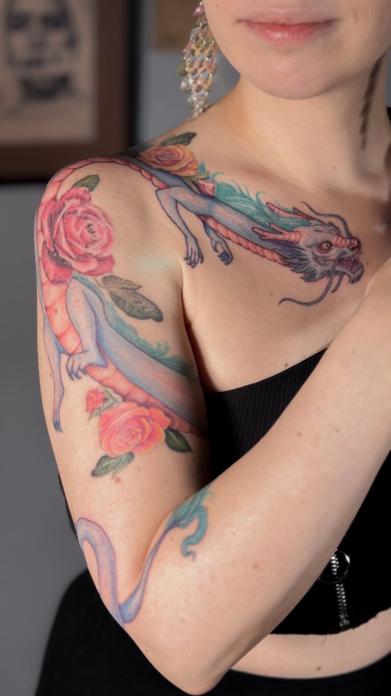 דרקון עם פרחים